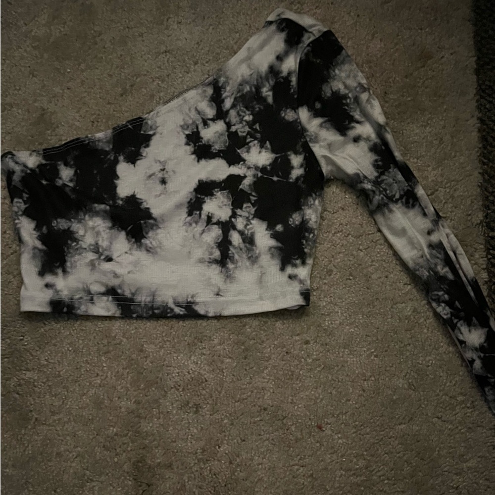 SHEIN Monochrome Tie-Dye One-Shoulder Crop Top